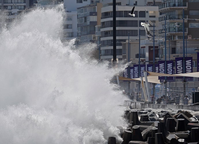 Marejadas en Viña del Mar y Valparaíso: Armada advierte que show de Año Nuevo estará “sujeto a las condiciones” del oleaje