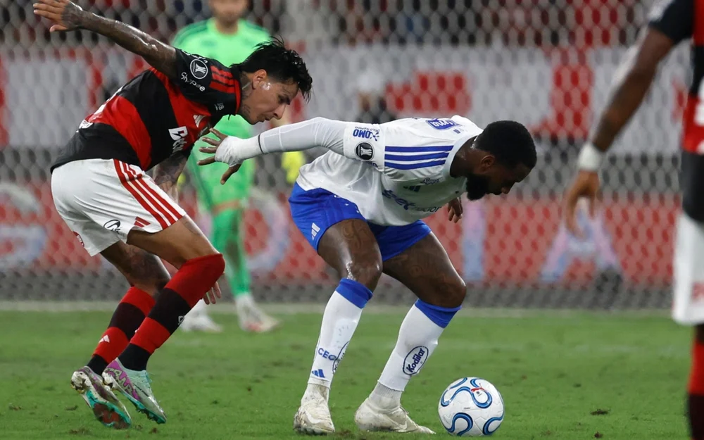 Erick Pulgar y Flamengo sufrieron con la remontada de Cruzeiro en el Brasileirao