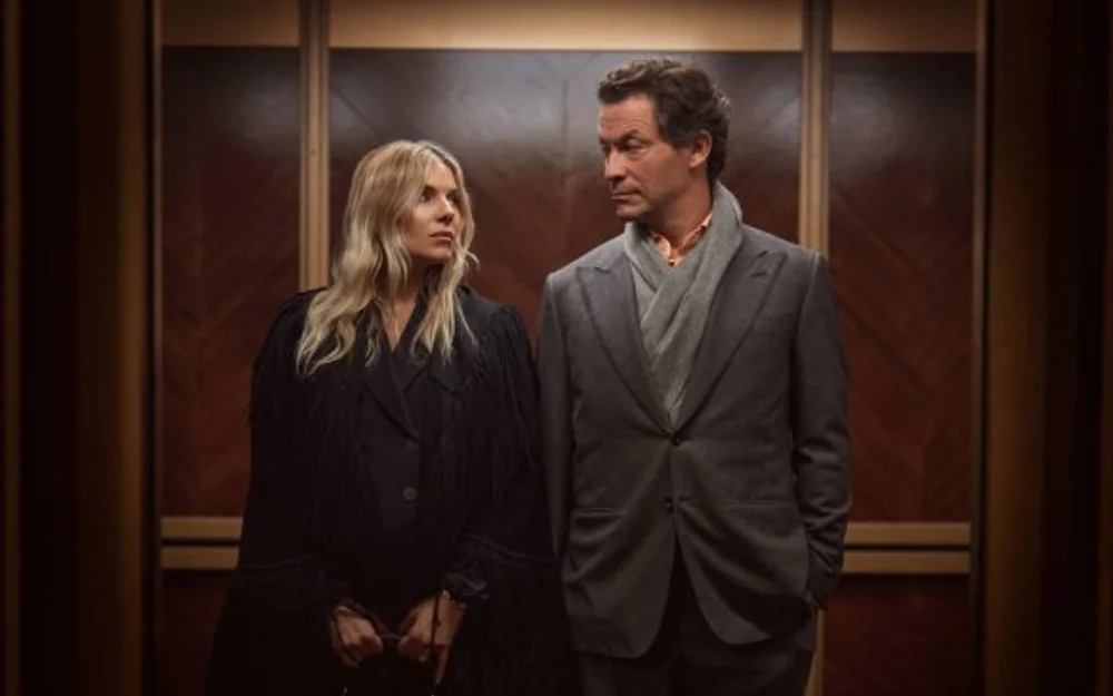 Dominic West y Sienna Miller se enfrentan en "War", el nuevo drama legal de HBO