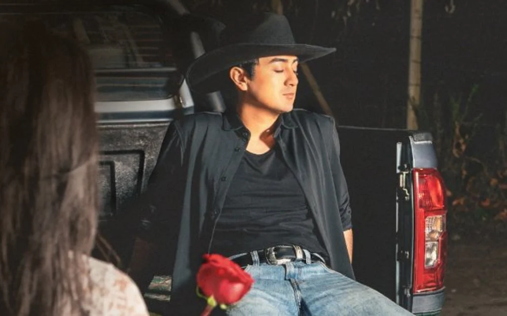 Ignacio Ruiz vuelve a los corridos chileno-mexicanos con "La Santa"