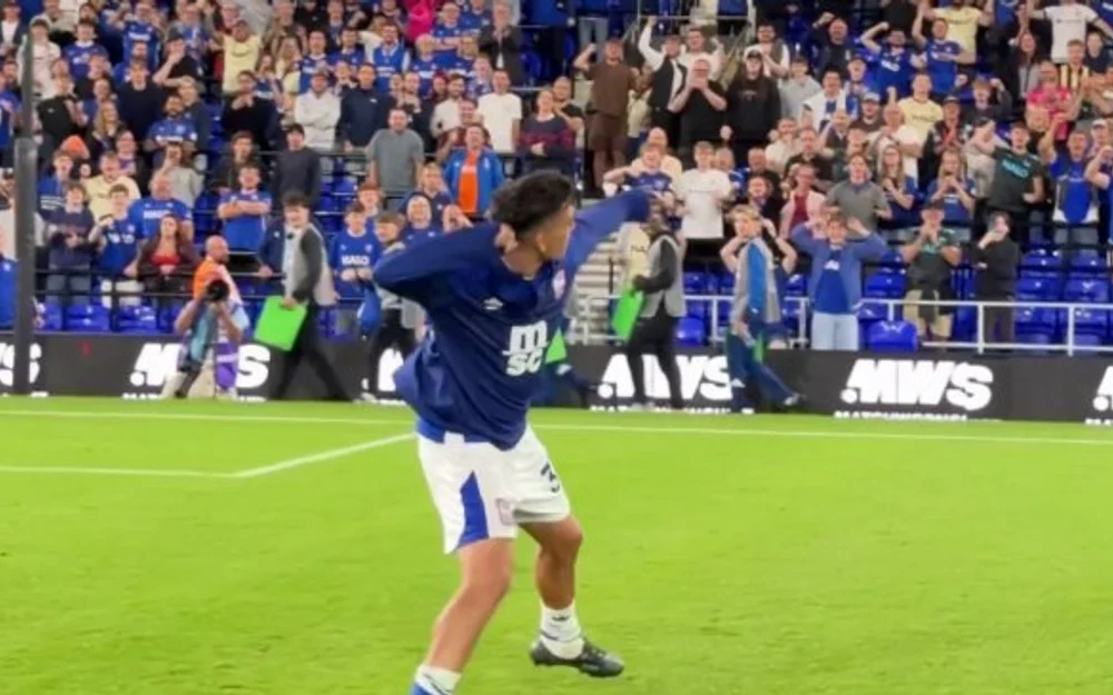 [VIDEO] El eufórico festejo de Marcelino Núñez tras anotar dos golazos en triunfo de Ipswich