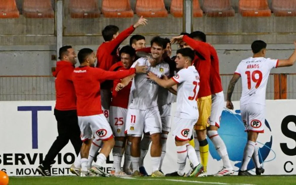 Unión Española puso al rojo la tabla del Ascenso con triunfo ante Cobreloa