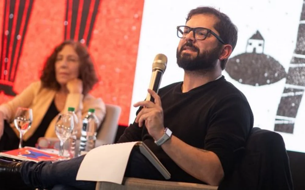 Boric llamó a la izquierda a no caer en el "hundimiento moral" por sus derrotas