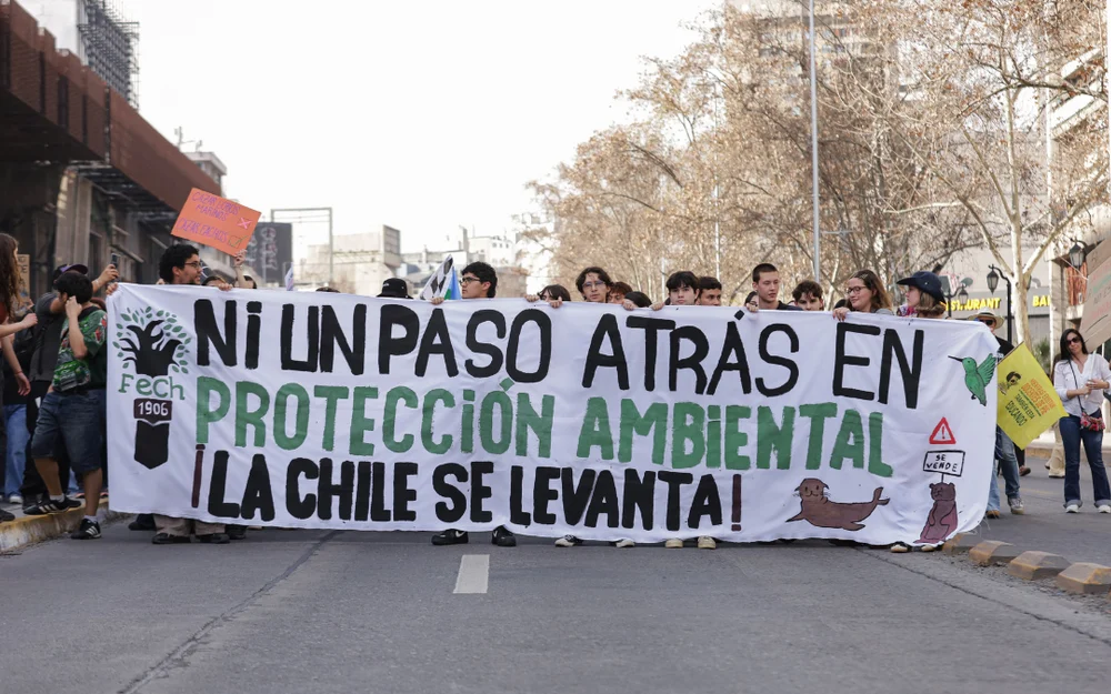 Masiva marcha por la Alameda en defensa del medioambiente y los animales