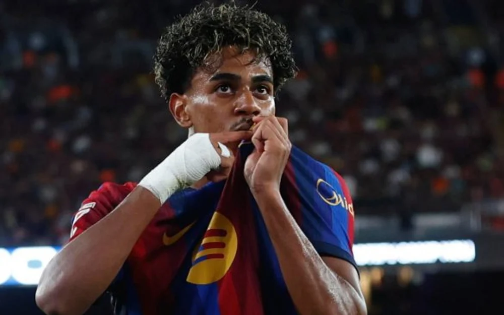 FC Barcelona goleó a Rayo Vallecano con dobletes de Raphinha y Lamine Yamal