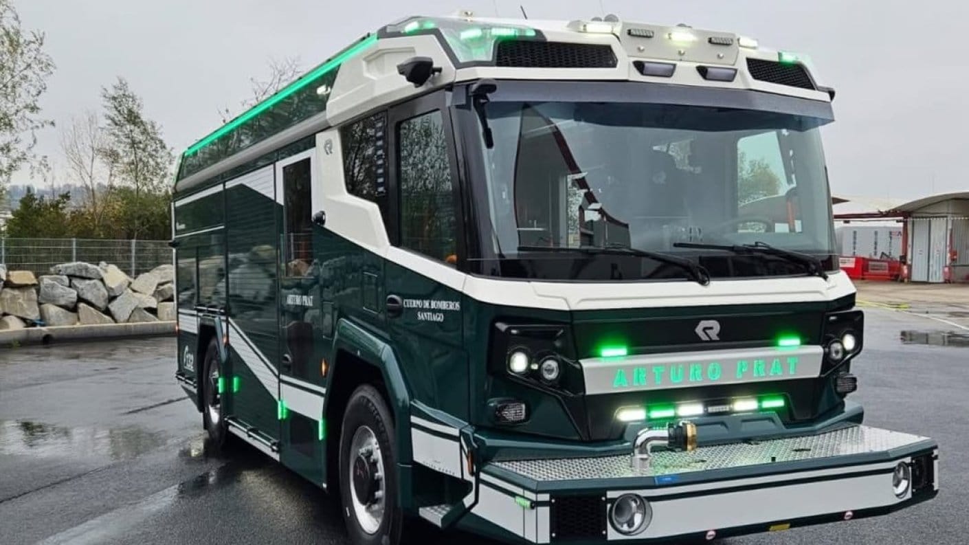 Chile recibe su primer carro bomba eléctrico: Revolución en bomberos