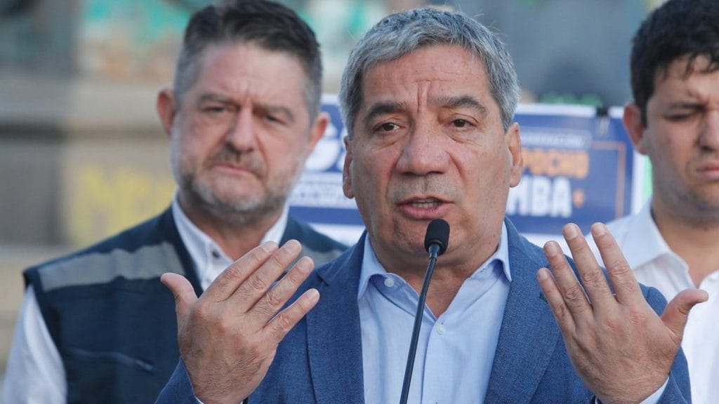 Delegado RM anuncia uso de pistolas Taser en marzo tras críticas de Orrego