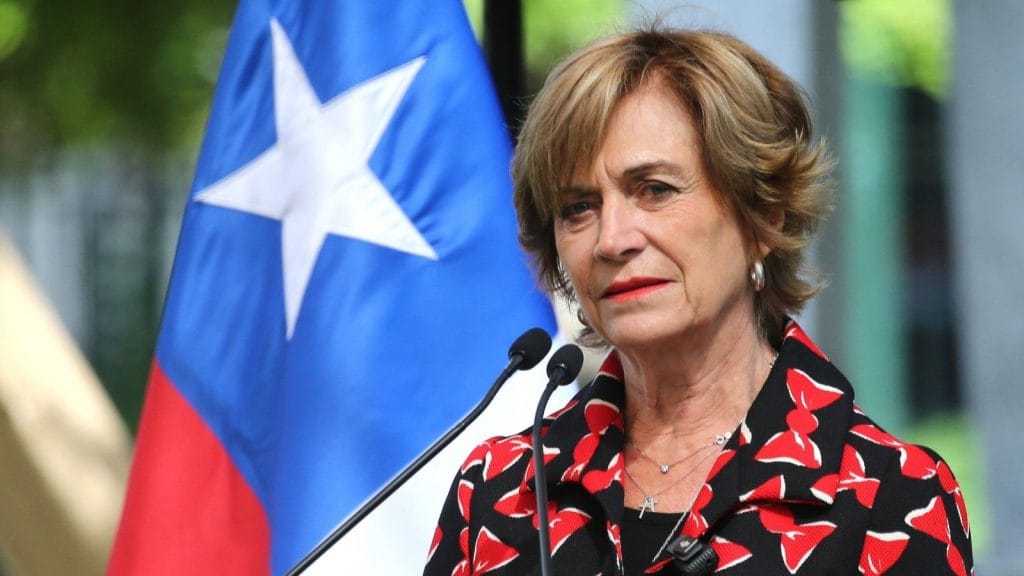 Evelyn Matthei encabeza preferencias y cae desaprobación de Boric