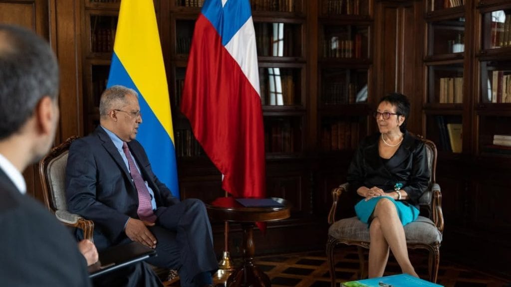 Escándalo en Colombia: Oposición exige investigar maltrato y homofobia de embajadora chilena