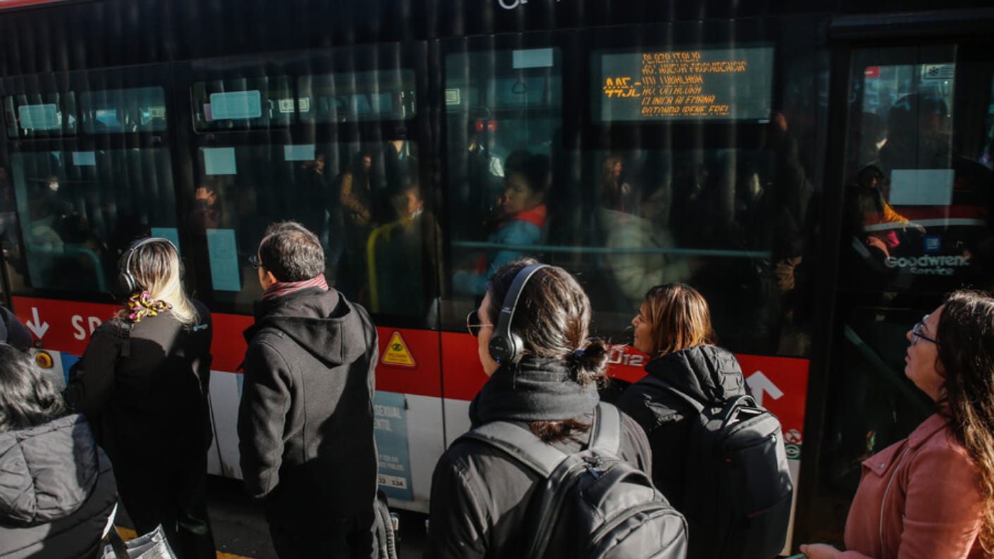 Refuerzan transporte para el Super Lunes: Buses Red y Metro en acción