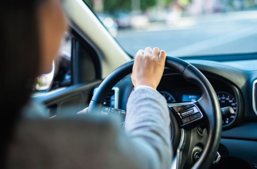 ¡Domina las pistas! Cursos de conducción Sence gratis