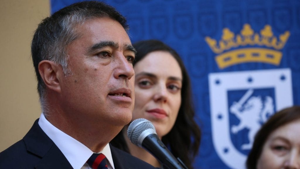 Desbordes critica pelea entre evangélicos y carabineros: Espacios para todos