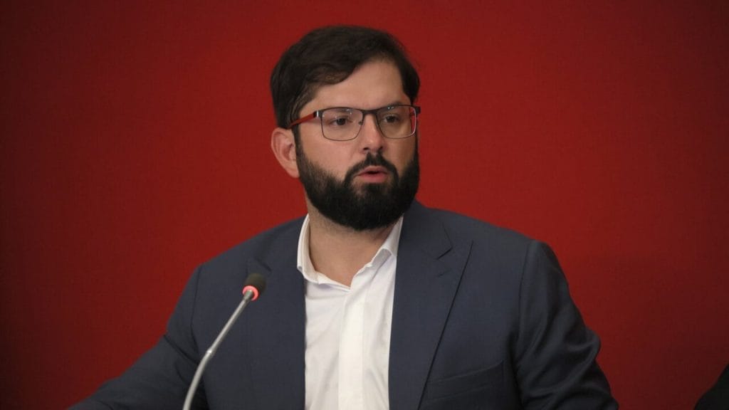 Boric admite que pudo solicitar la renuncia de Monsalve antes del caso