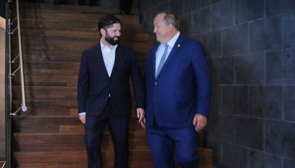 Boric y el Supuesto Pinchazo a Su Teléfono: ¿Crisis Institucional?