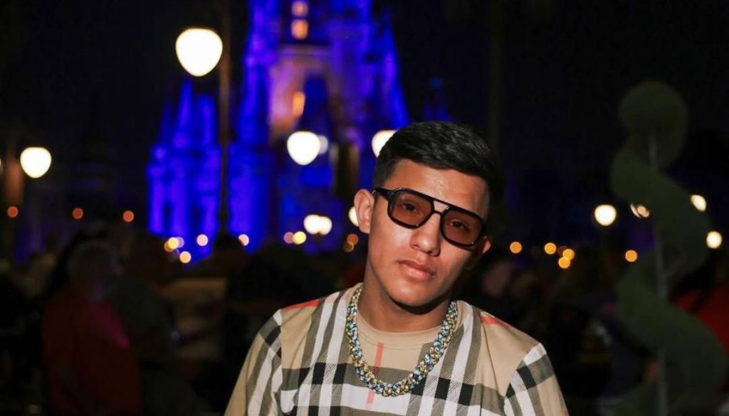 Dehilan, Cantante y Sospechoso: Razones de Su Orden de Captura