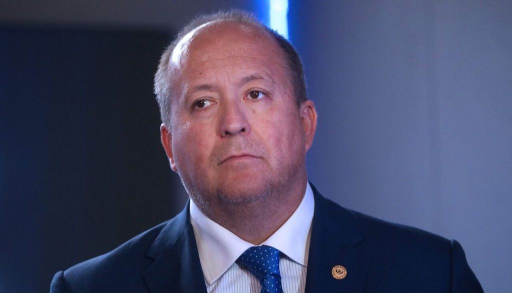 Santana Amenaza con Acción Decisiva por Remoción del Fiscal Valencia