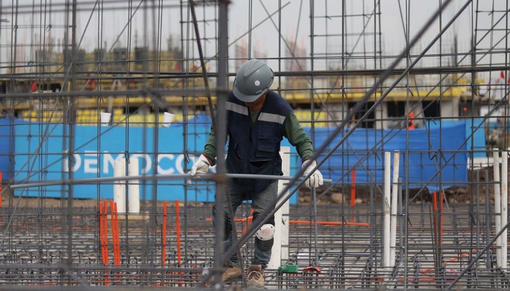 Alza del Desempleo en Chile: Cifras del Trimestre Enero-Marzo