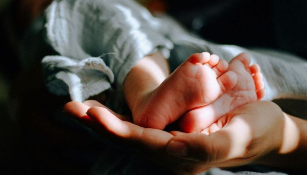 Tasa de Natalidad en Chile Cae a 56.6% en 2024, Indica el INE