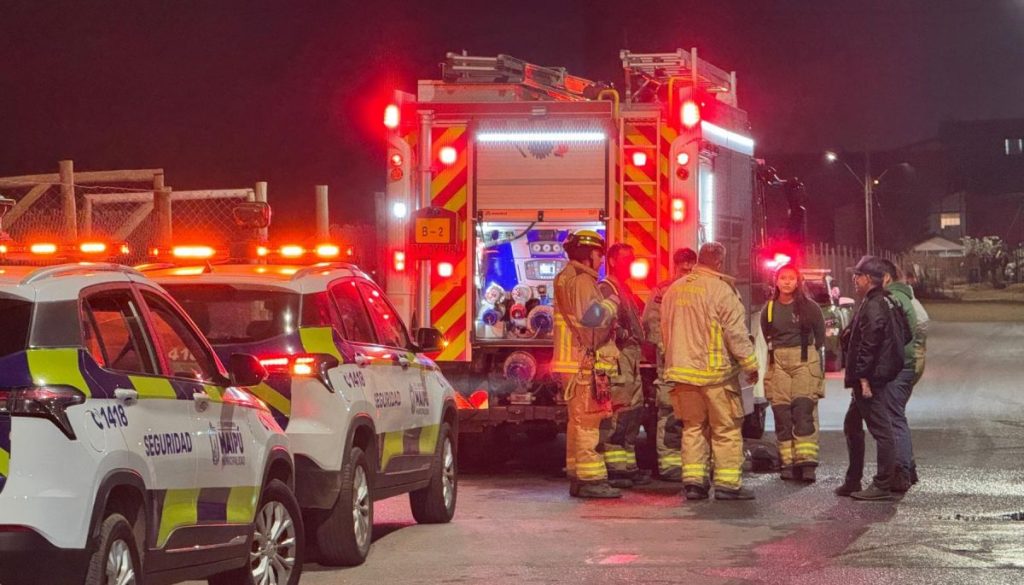 Descubren Cuerpo Semi Calcinado en Incendio de Pastizales en Maipú