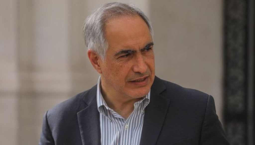 Chahuán Renuncia a Renovación Nacional en el Laberinto Presidencial