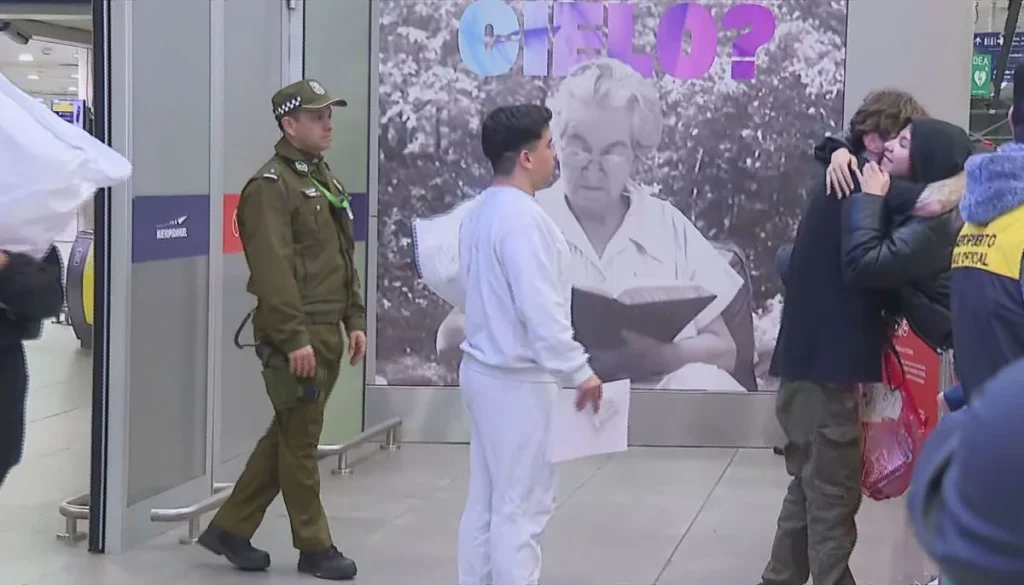 Llegan a Chile 45 Chilenos Deportados desde Estados Unidos