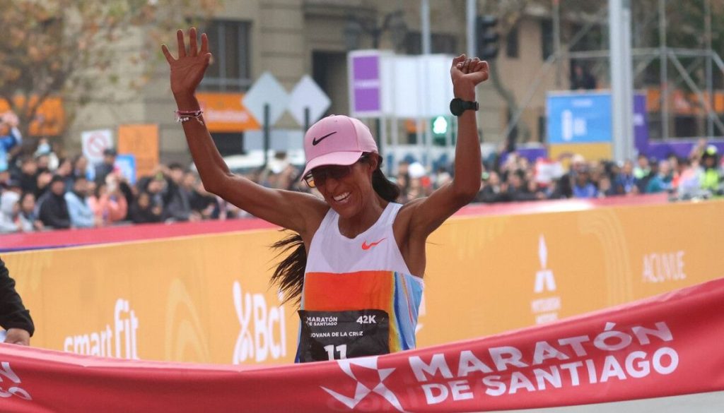 Clínica Alemana Atiende a 750 en Maratón de Santiago 2025