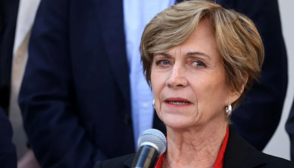 Matthei Critica la Falta de Control en Licencias Médicas Abusivas