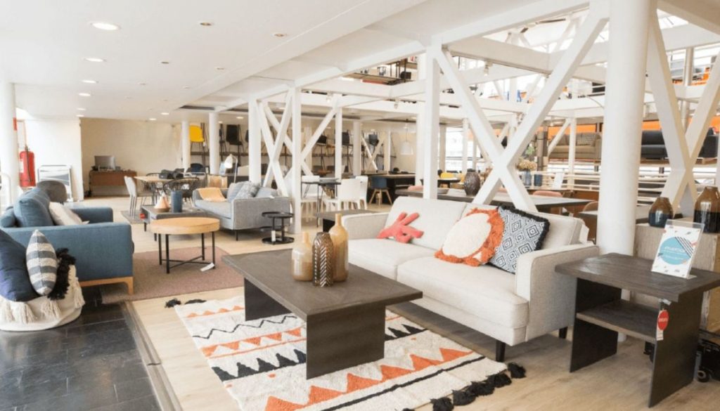 Mueblería Chilena Muebles Sur Enfrenta Crisis Financiera Grave