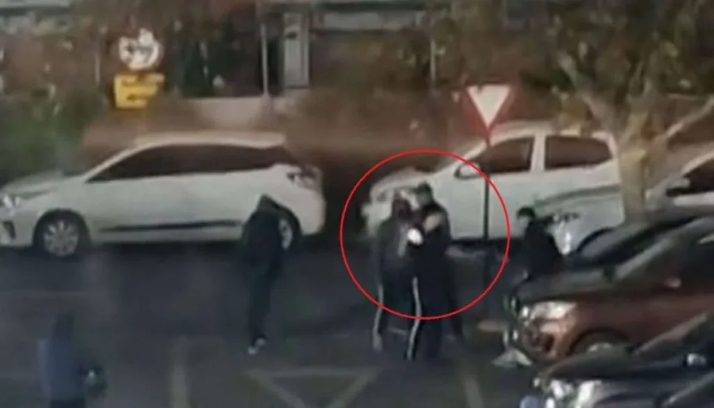 Impactante Pelea con Cuchillos en Estacionamiento de Huechuraba, Chile
