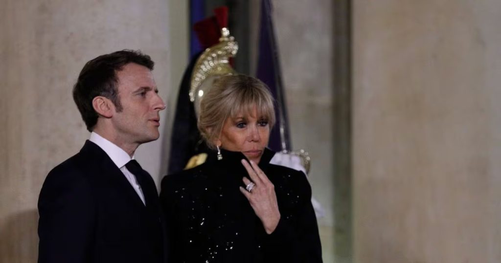 El Romance Inusual de Brigitte y Emmanuel Macron: Una Historia Única