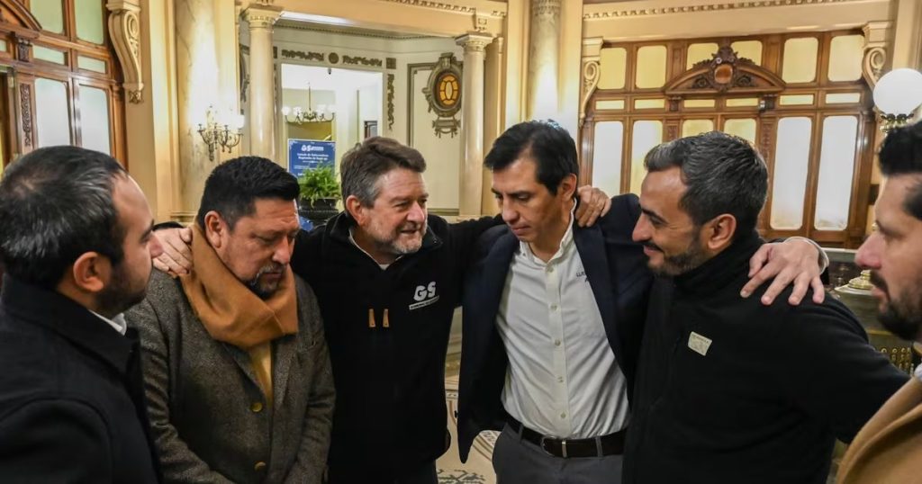 Apoyo Expreso de Alcaldes Socialistas a Orrego en Crisis