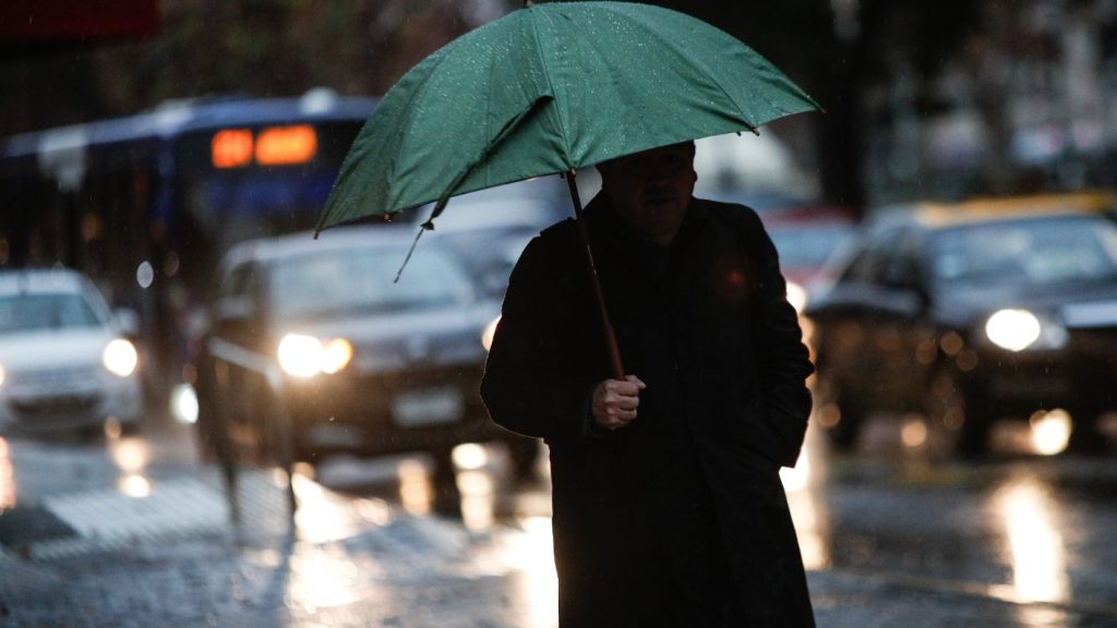 Aviso de lluvias en cinco regiones del sur de Chile