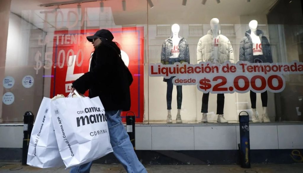 Corona Chile cierra temporalmente sus tiendas para reorganización