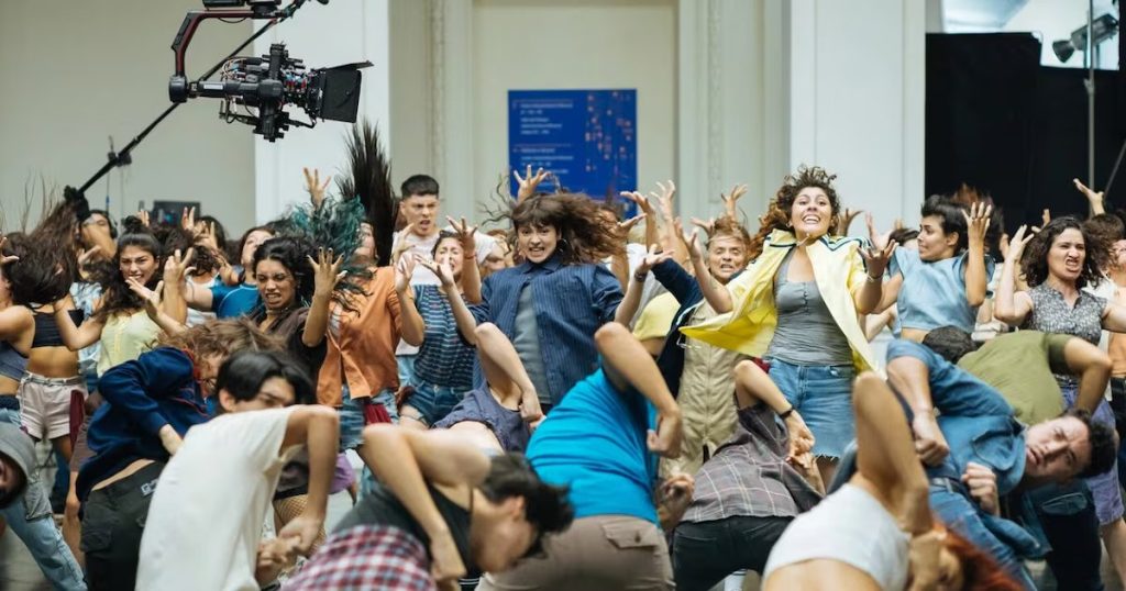 Descubre el Tráiler de La Ola: Un Musical Innovador