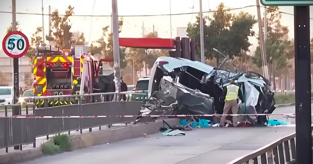 Mujer da a luz tras accidente en La Pintana: ambos están bien