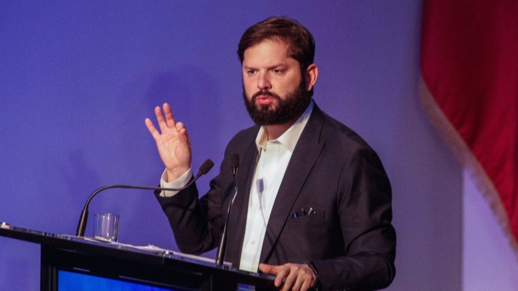 Boric Condena Ataque de EEUU: Un Llamado a Respetar Normas Globales