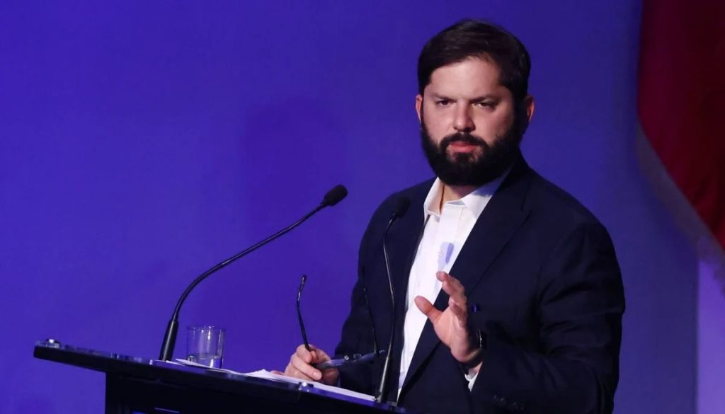 Presidente Boric Vota en Punta Arenas Durante Históricas Primarias