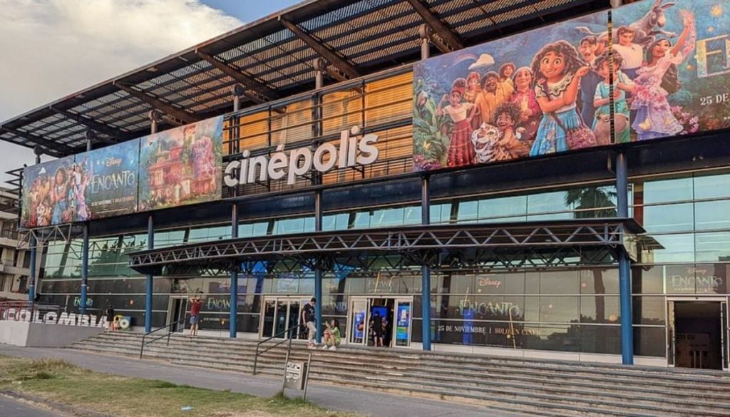 Histórico Cine en la Reina Se Vende por 25 Millones de Dólares