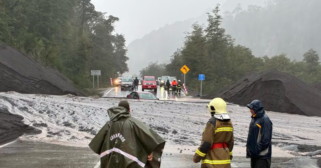 Deslizamientos de Tierra Aíslan Ruta en Puerto Varas