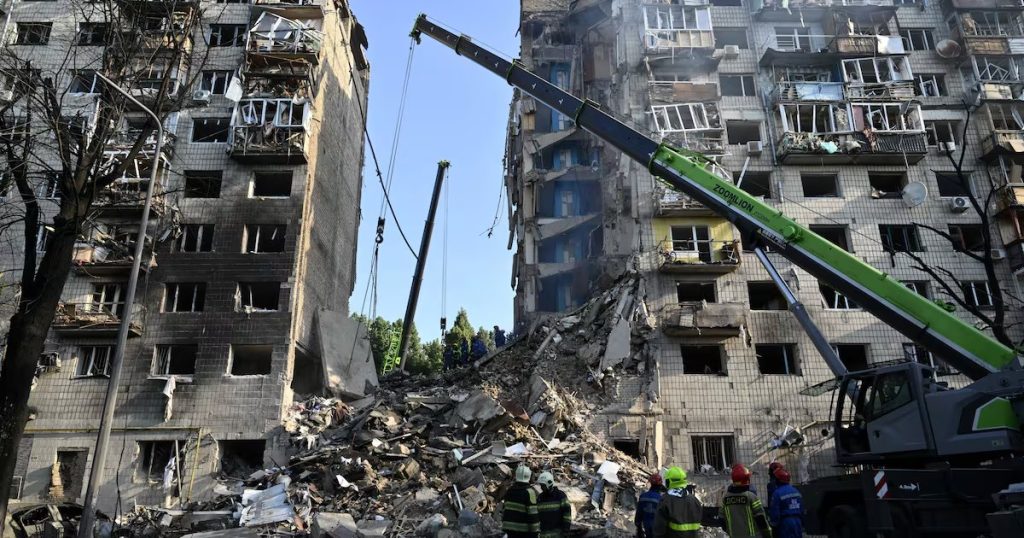 Impactantes Ataques Rusos en Kiev Dejan 14 Víctimas Fatales