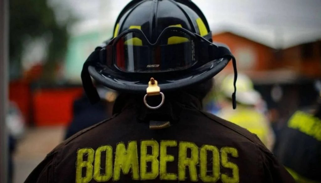 Controversia en Bomberos de Chile por Acusación de Robo en Emergencia