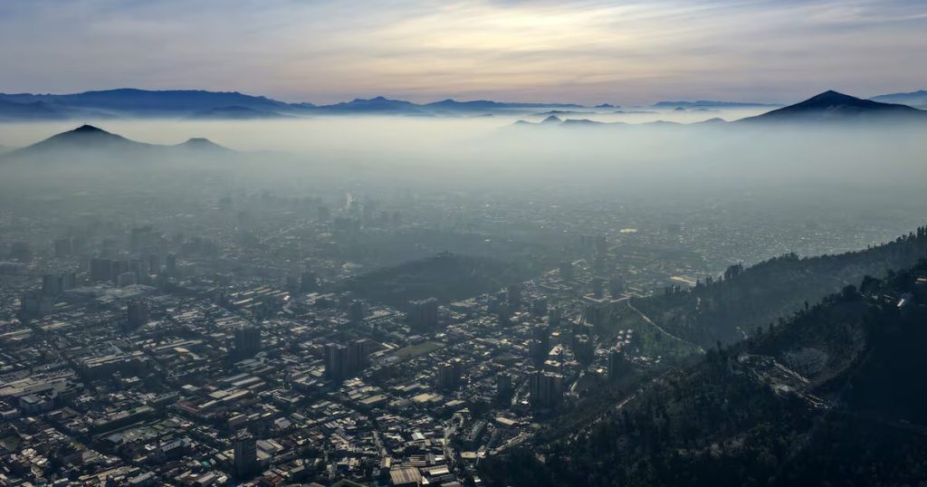 Alerta Ambiental en Santiago: Medidas y Restricciones en Curso