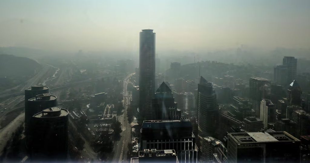 Alerta Ambiental: Medidas Declaradas en Santiago Este Martes