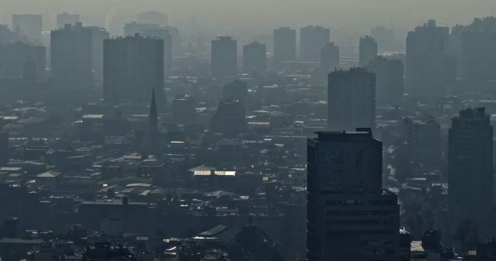 Alerta ambiental en Santiago: medidas clave para el domingo.