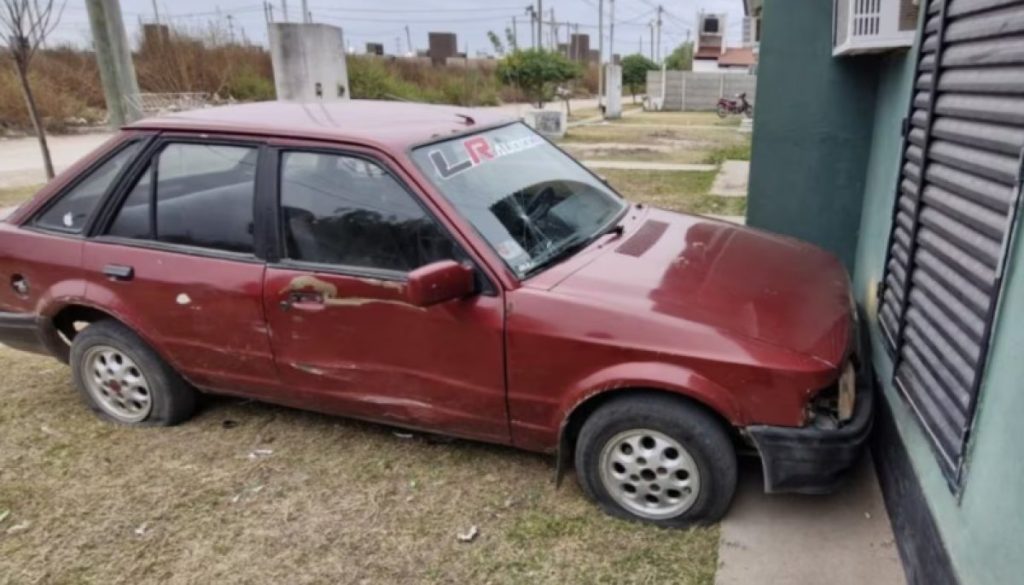 Auto Estrellado por Celos Desata Escándalo en Argentina