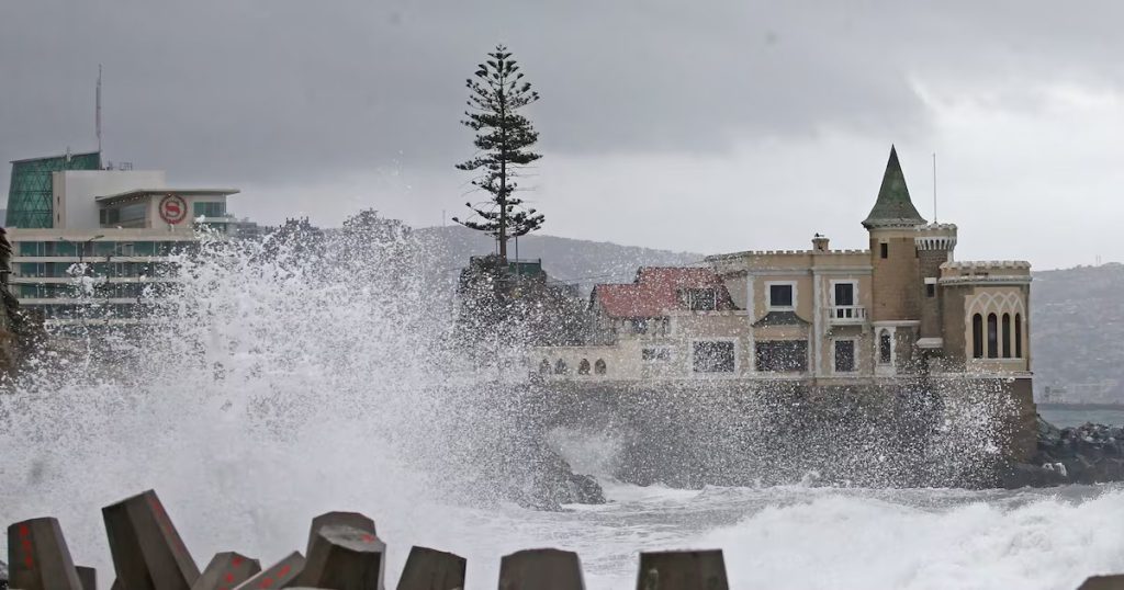 Marejadas Impactarán Costas de Chile: Precauciones y Consecuencias