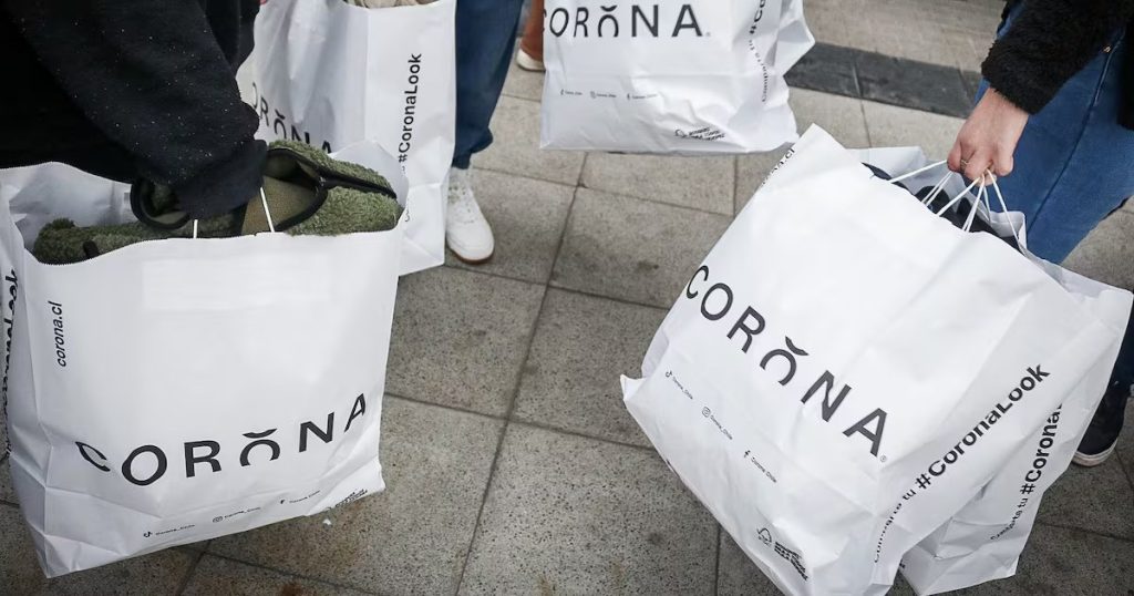 Desafíos y Consecuencias: El Inminente Cierre de Tienda Corona