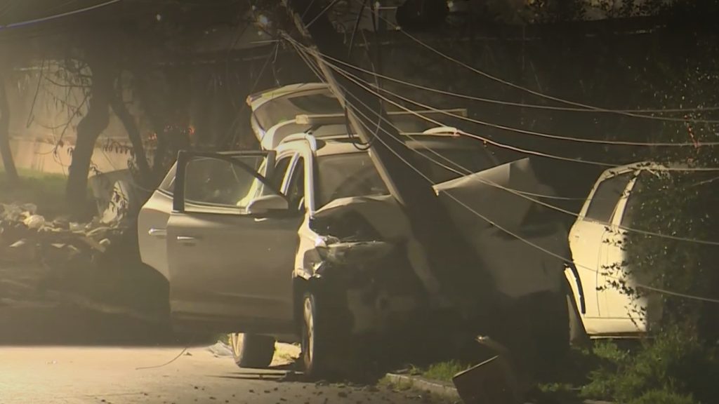 Patrulla Municipal Impacta Poste en Persecución en Pedro Aguirre Cerda