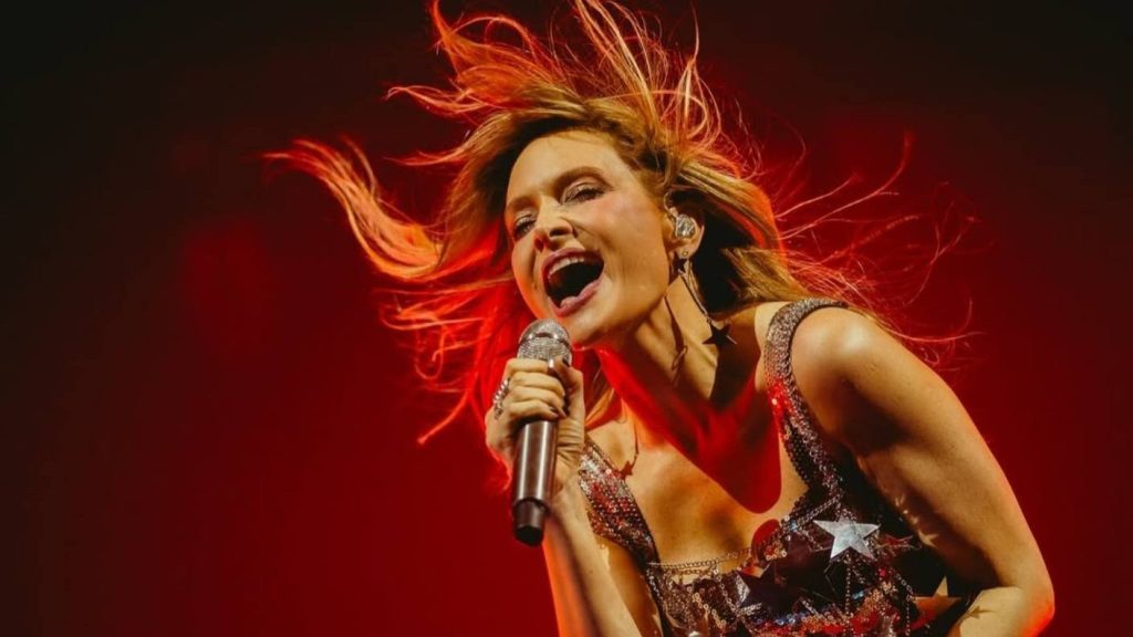 Concierto Gratuito de Nicole en Baquedano por el Aniversario del Metro