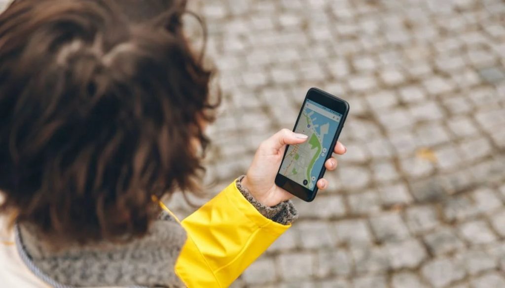 Google indemniza a hombre por publicar foto desnuda en su patio